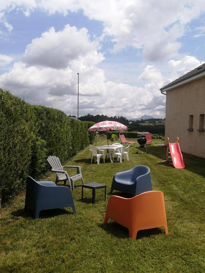 Appartement entier, One-Bedroom Apartment in Gelles, Parc naturel régional des Volcans d'Auvergne