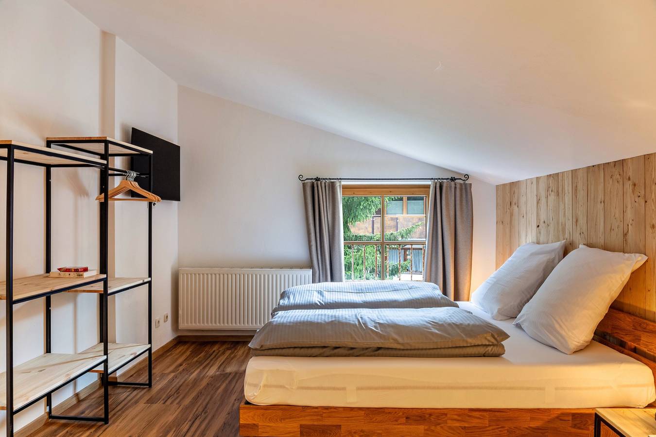 Ganze Wohnung, Ferienwohnung 'Appartement by Blahut Vacation - dg' mit Bergblick und Wlan in Ehrwald, Ammergauer Alpen (Österreich)