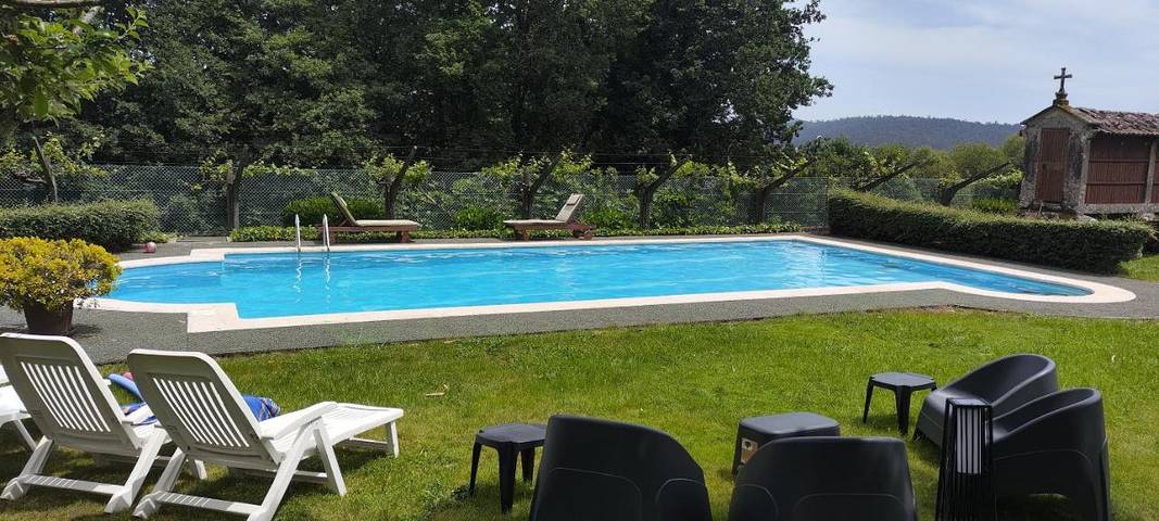 Chalet para 15 personas, con piscina además de jardín y vistas, Se admiten mascotas en Santiago de Compostela - 2