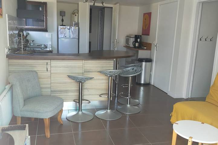 Entire apartment, T2 apartment in quiet countryside close to the ocean in Brem-sur-Mer, Loire Valley