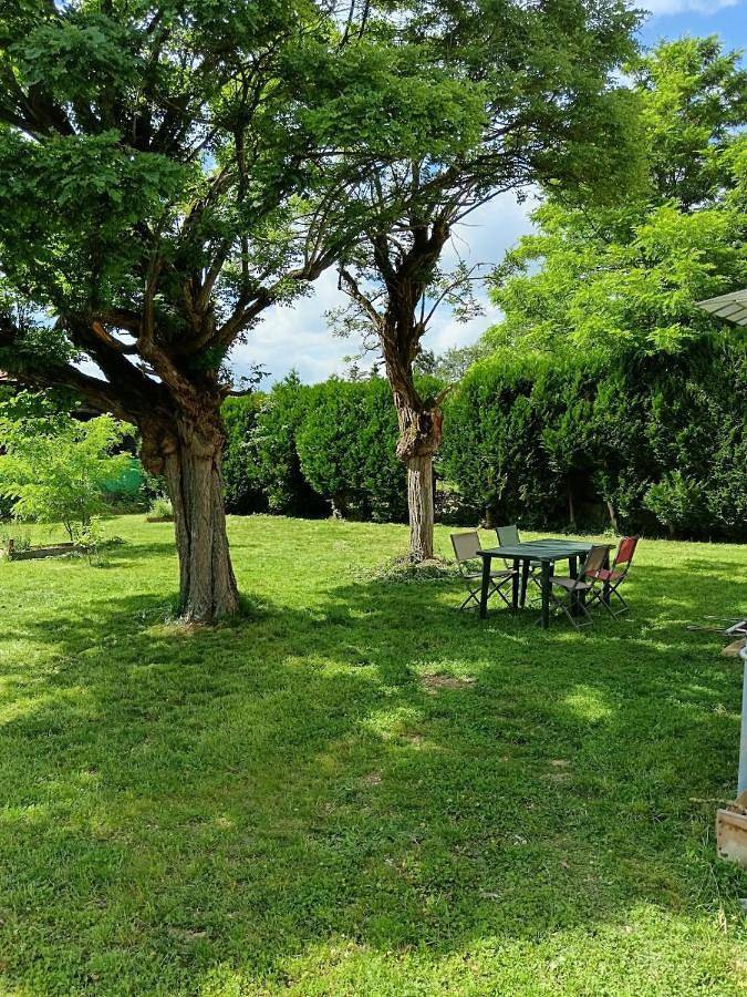 Gîte pour 5 personnes, avec jardin dans Lays-sur-le-Doubs