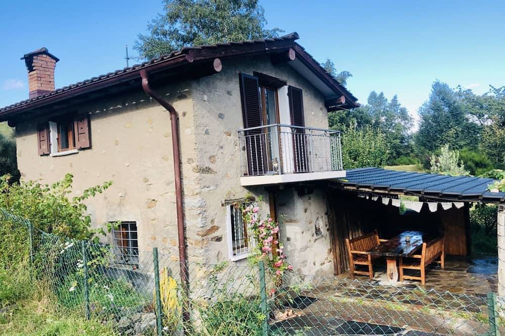 Retreat in nature:relax, walks, Mt trails from the house, fireplace, Wifi in Lago de Lugano