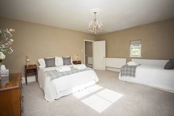 Glamping for 5 People in Bath, The Cotswolds, Photo 2