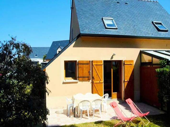 Gîte pour 6 personnes, avec piscine et jardin à Le Cours