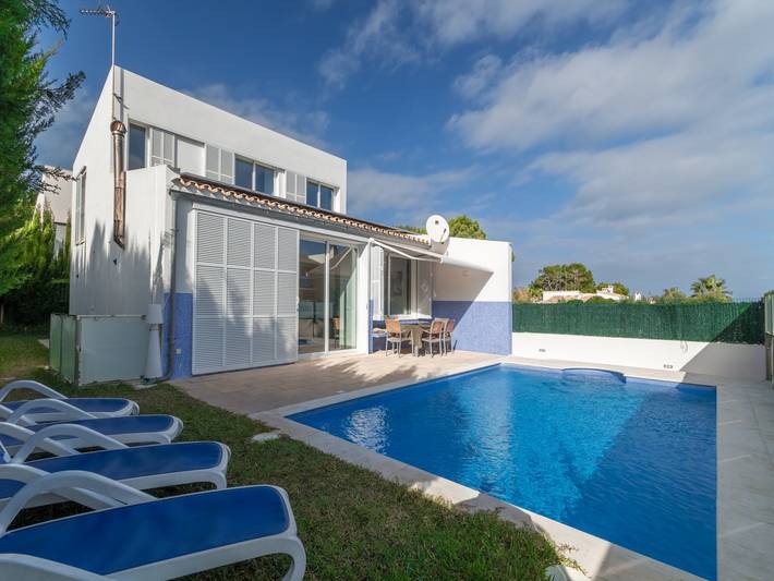 Villa pour 7 personnes, avec piscine et terrasse à Son Serra de Marina