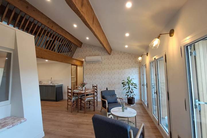 Location de vacances pour 2 personnes, avec jardin et piscine à Servian