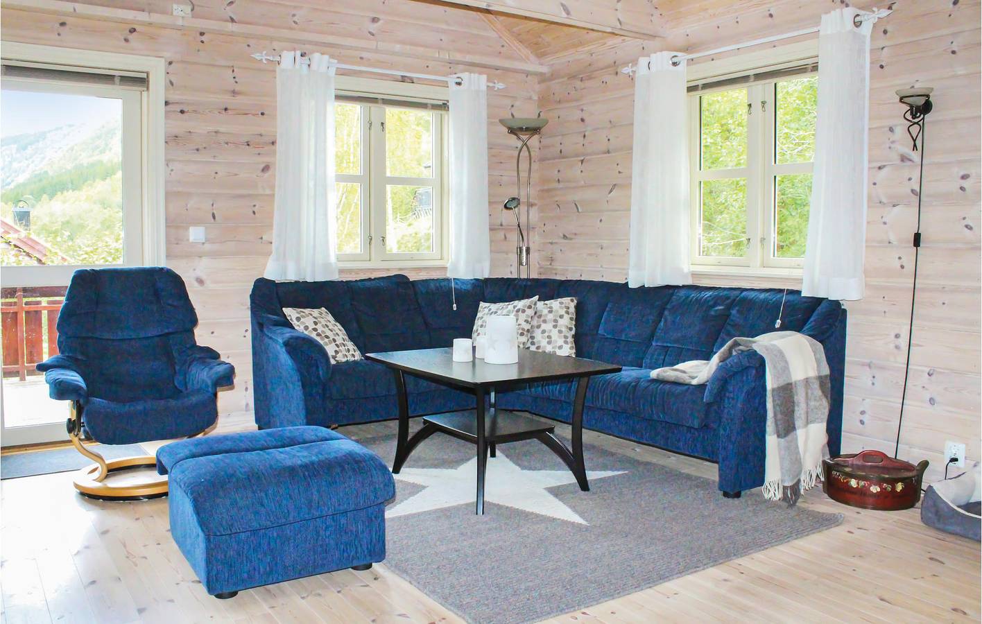 Feriehus for 8 personer med terrasse in Sogndal 