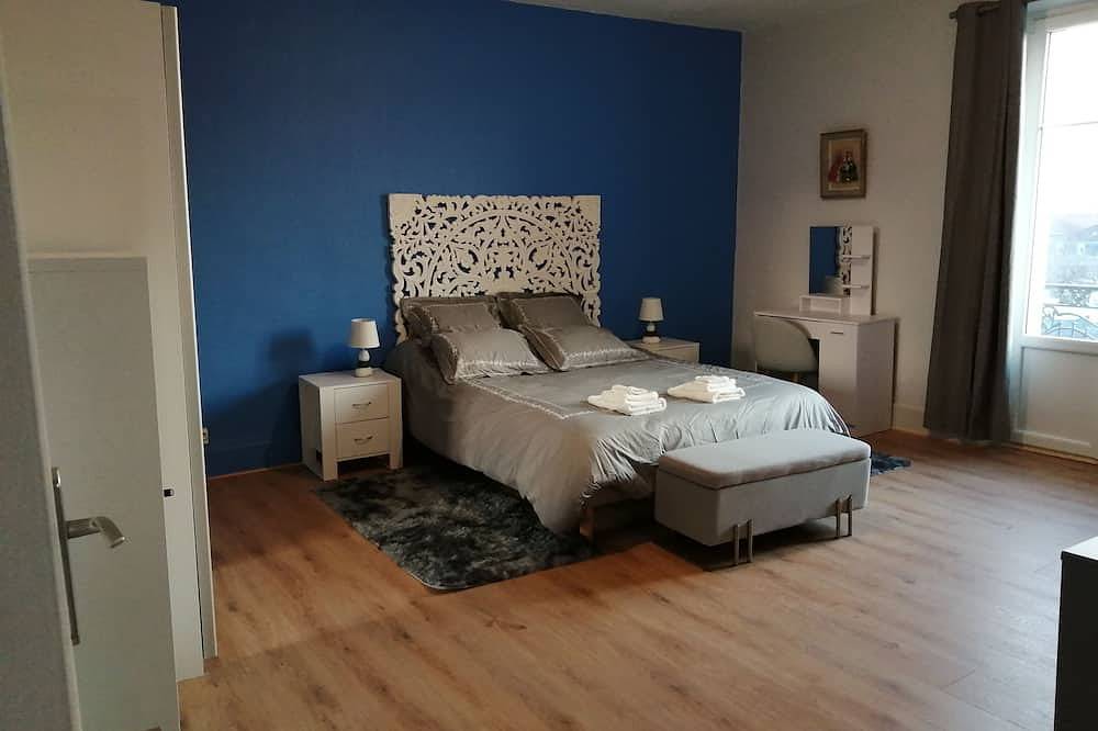 Entire apartment, 2 Pièces 62 m2, Superbe Vue, Spacieux, Lumineux, Chargé D'histoire in Vittel, Neufchâteau (France)