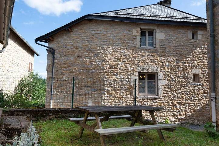 Location de vacances pour 6 personnes, avec Balcon et Jardin à Saint-Saturnin (Lozère)