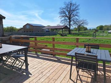 Gîte pour 10 personnes, avec vue ainsi que jardin et balcon à Saint-Cyr-les-Vignes
