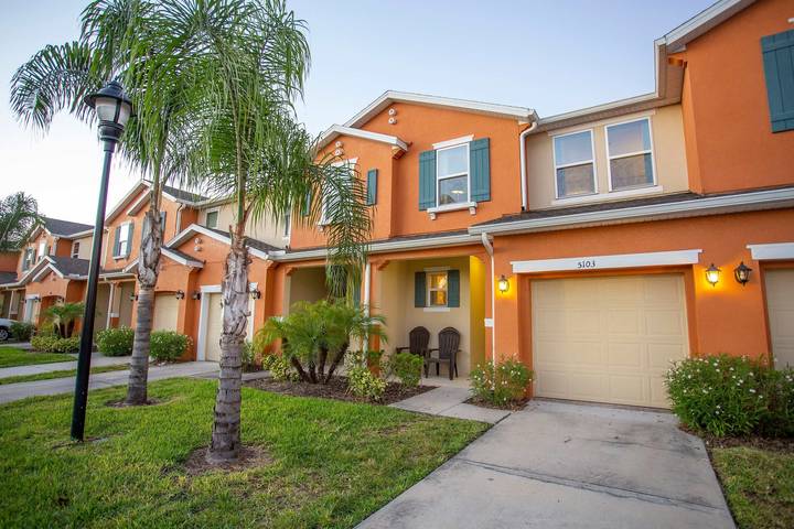 Vacation apartment for 8 people, with yard and lake view as well as pool - 1