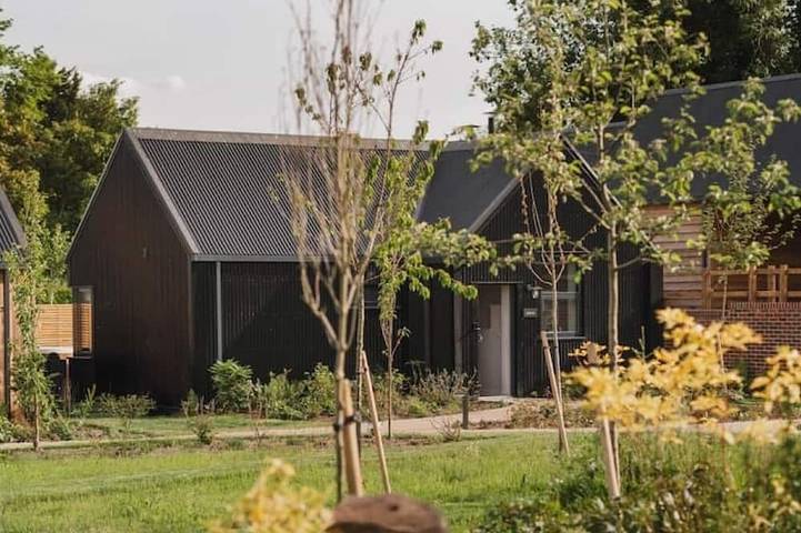 Holiday rental for 2 people, with garden and terrace as well as hot tub in North Wessex Downs