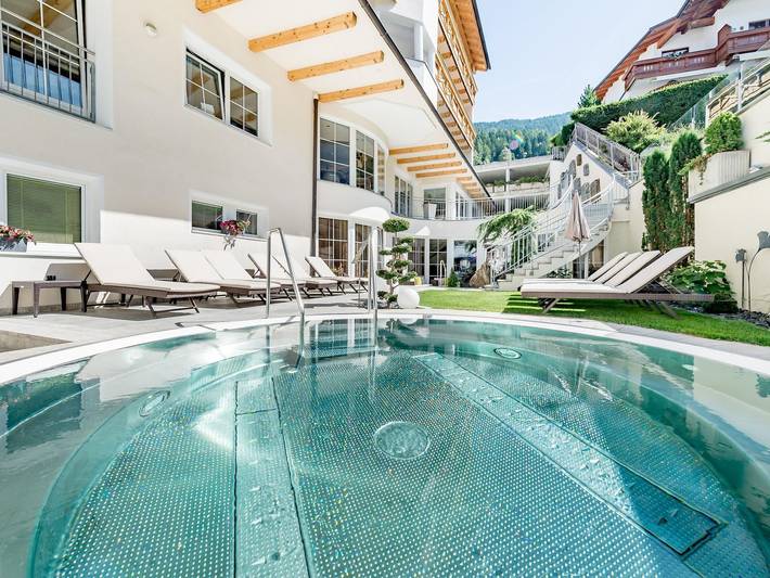 Hotel für 3 Personen, mit Balkon und Whirlpool sowie Pool in Jerzens - 4