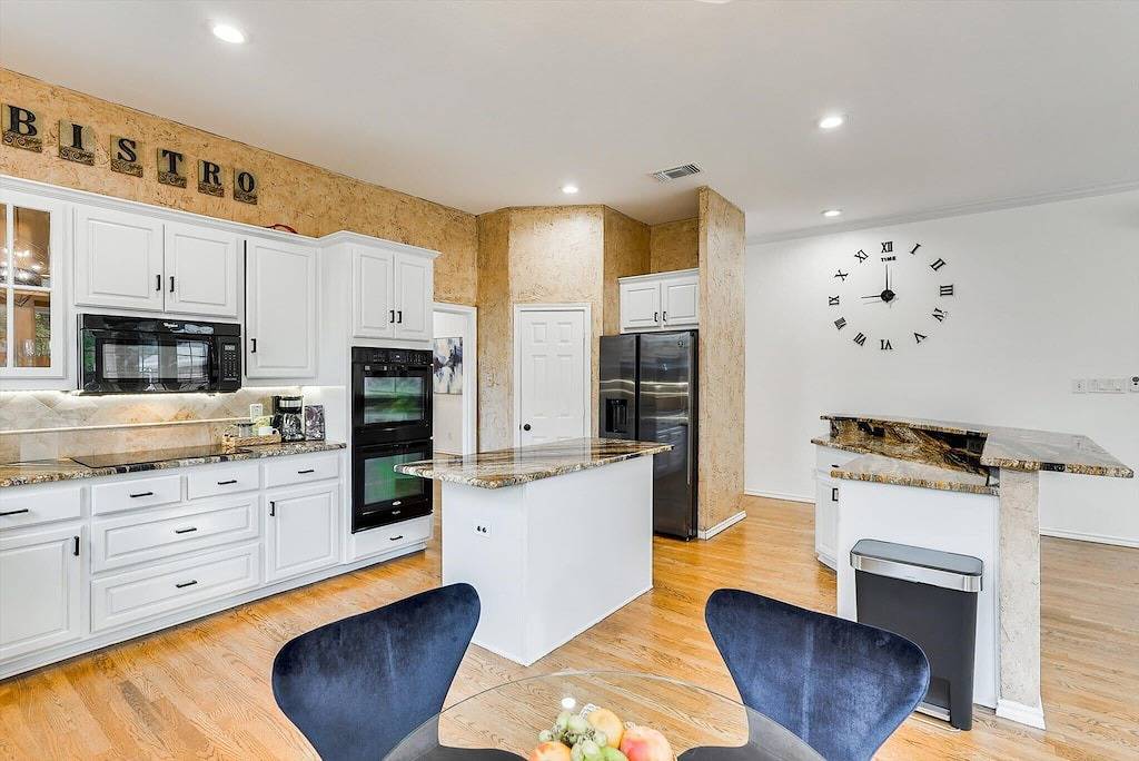 Impressive 5Br/3.5B Home with Pool, Game Room & Cinema Room in Irving, Dallas County