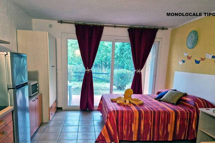 Entire apartment, Crystal clear sea water - apartments, studio with AC in Marina d'Oru, Ghisonaccia