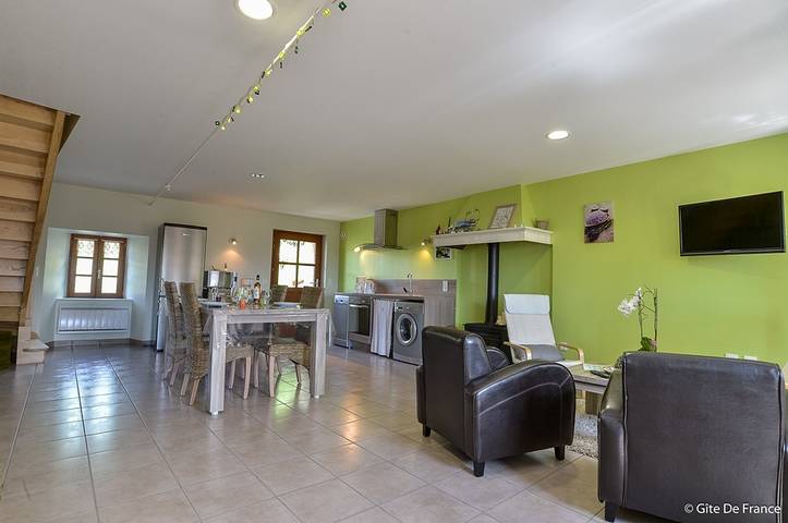 Gîte pour 4 personnes, avec jardin ainsi que terrasse et vue, animaux acceptés en Auvergne - 3