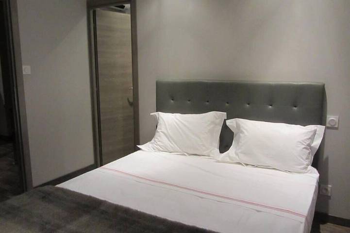 Gîte pour 4 personnes, avec terrasse ainsi que piscine et jardin à Jonquières - 2