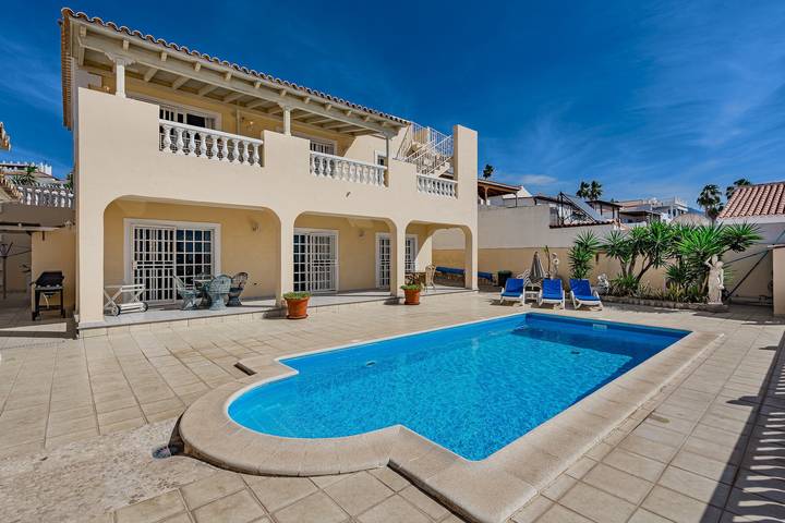 Vacation Villa 'El Yuka' with Sea View, Heated Pool, Wi-Fi and Air Conditioning in Callao Salvaje, Adeje