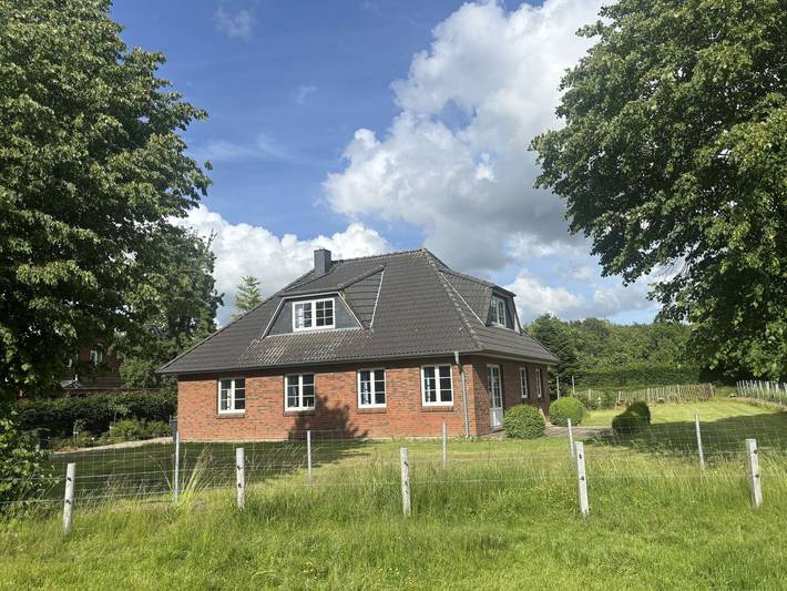 Ferienhaus für 6 Personen, mit Terrasse und Garten in Esgrus - 4