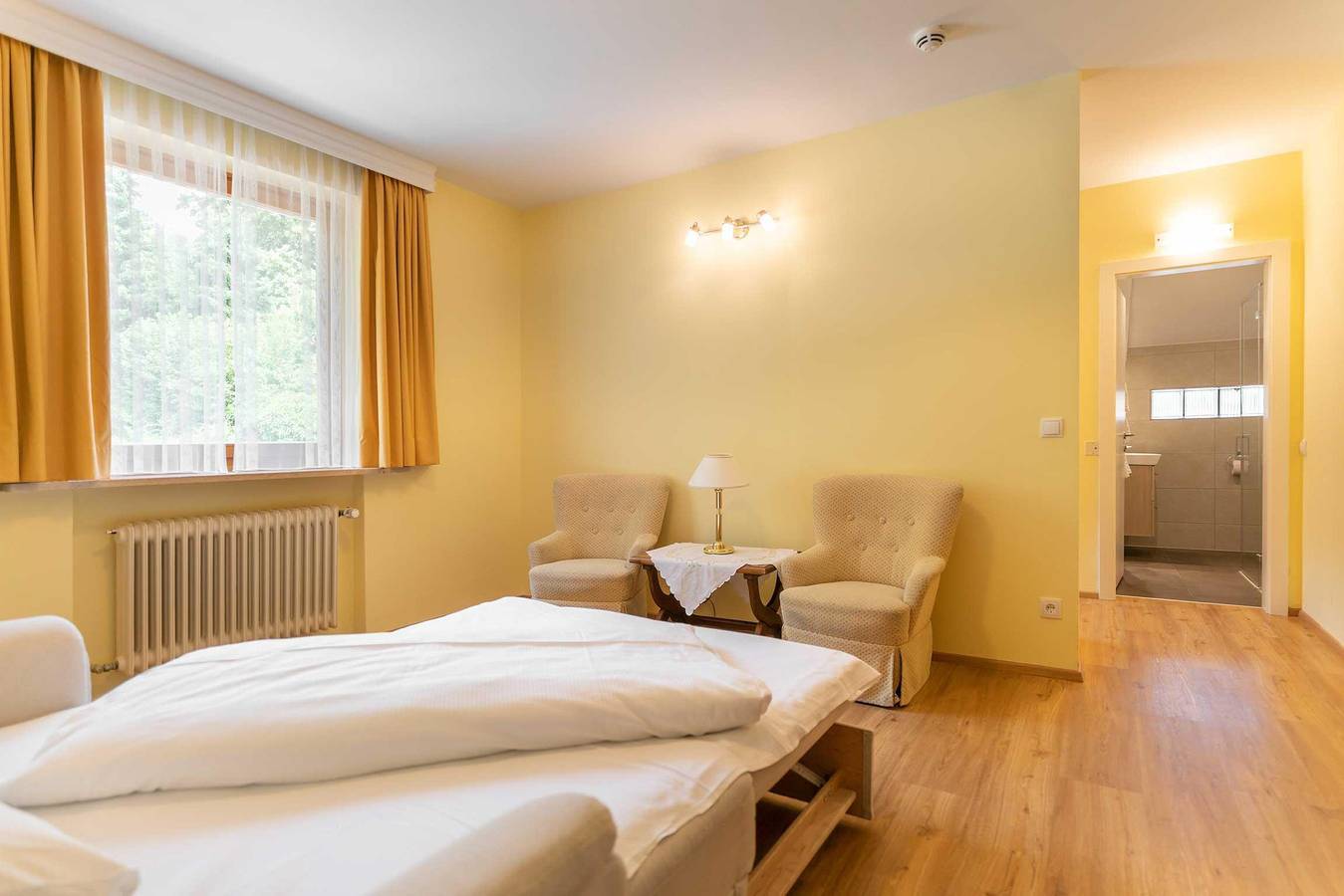 Vierbettzimmer mit Dusche, Bad, Wc in Salzburg, Salzburg und Umgebung