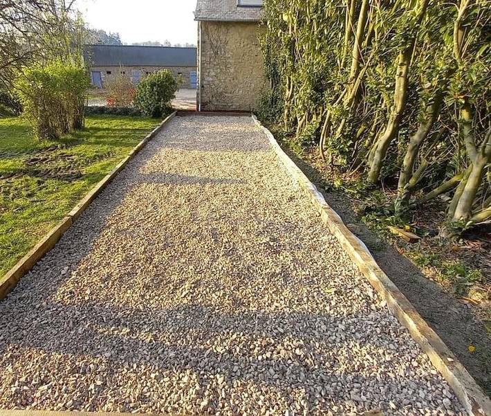 Location de vacances pour 8 personnes, avec jardin ainsi que piscine et jacuzzi à Rouez - 2