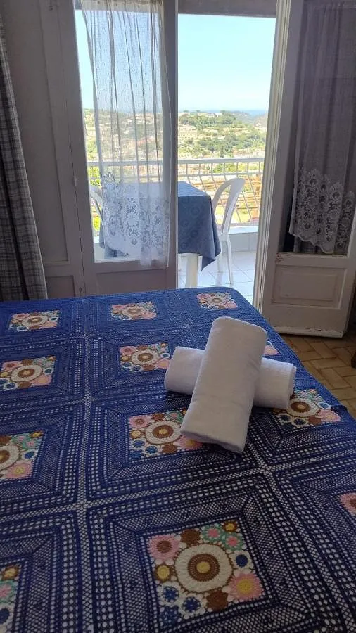 Holiday apartment for 3 people, with garden and pool - 1