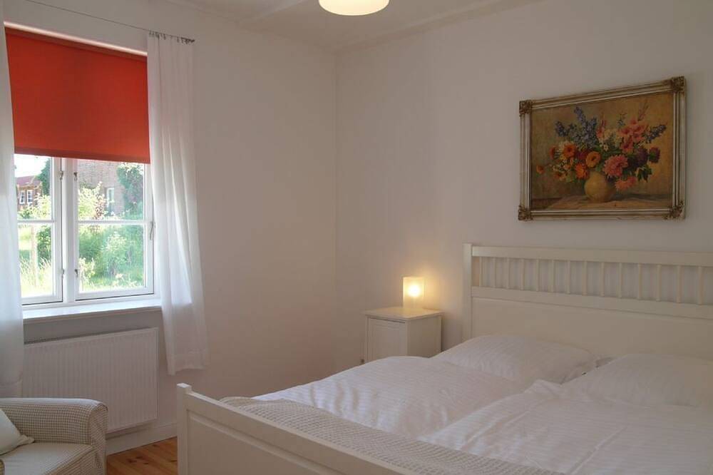 Ganze Wohnung, Schöne Ferienwohnung auf großem Naturgrundstück direkt an der Ostsee in Wohlenberg, Klütz