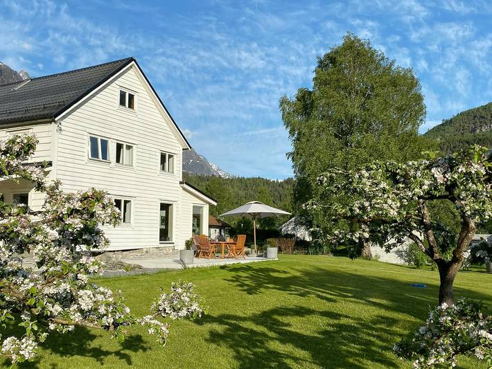 Location de vacances pour 10 personnes, avec Terrasse et Jardin dans Loen