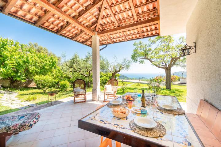 Villa per 9 persone, con balcone e vista oceano, adatto a famiglie con bambini in Cilento