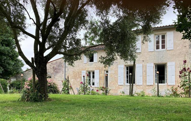 Location de vacances pour 6 personnes, avec Terrasse et Jardin à Chermignac