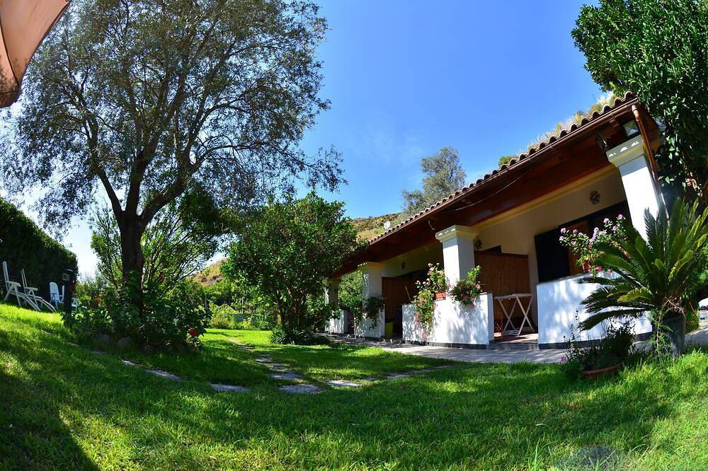 Apartamento entero, Apartment surrounded by nature within walking distance of free hot springs in Forio, Ischia