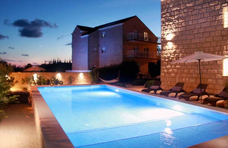 Villa per 8 persone, con piscina e giardino nonché panorama in Canali