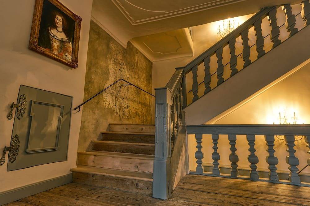 Suite im Westflügel von Schloss Schönberg in Wenzenbach in Wenzenbach, Ostbayern