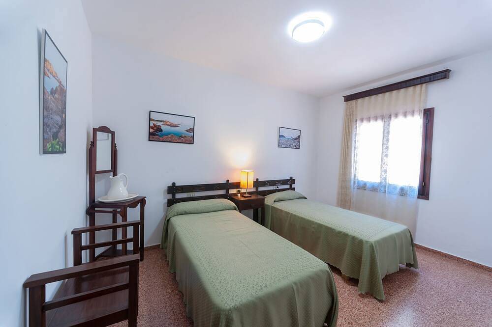 Villa for 6 people with parking and private pool. in Cala Galdana, Ferreries