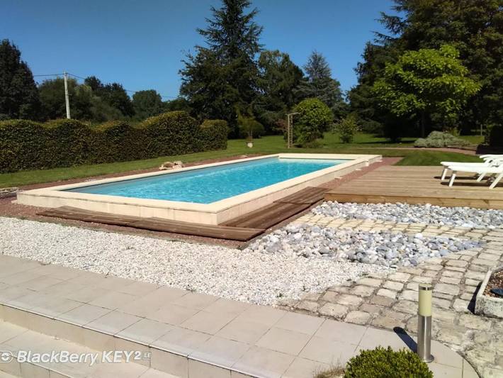 Location de vacances pour 6 personnes, avec terrasse et piscine à La Chapelle-aux-Choux