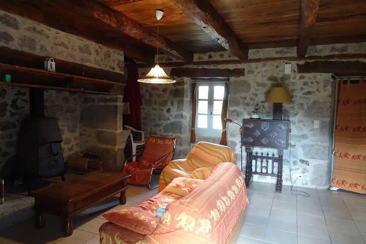 Location de vacances pour 4 personnes, avec terrasse et jardin à Junhac - 4