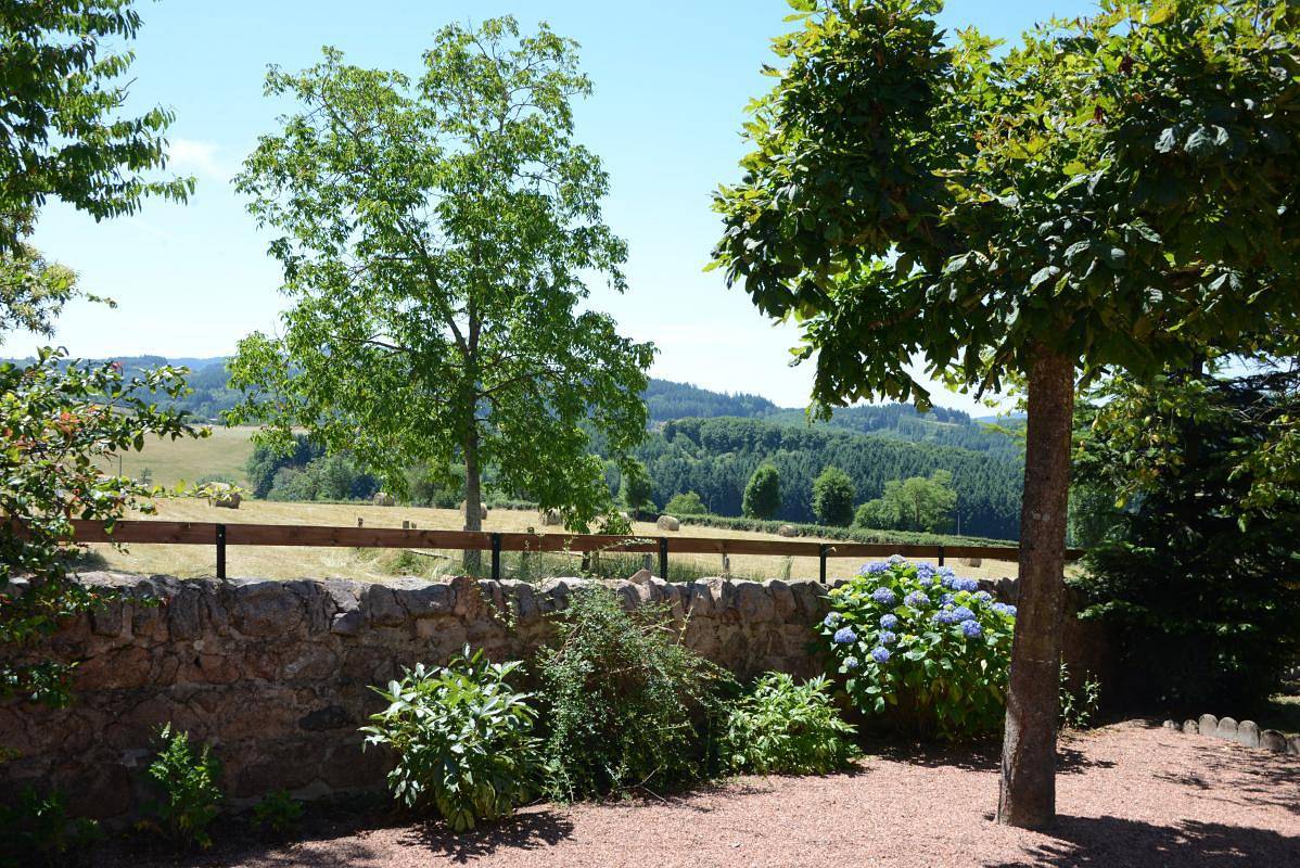 Gîte für 7 Personen mit Garten in Ozolles, Charolles und Umgebung