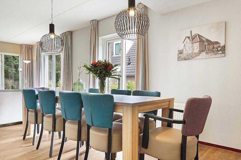 Luxury group bungalow for 10 people in Diessen, Nordbrabant