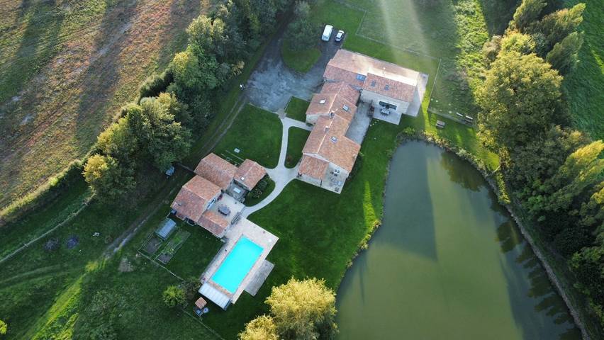Chambre d’hôte pour 2 personnes, avec jardin ainsi que vue sur le lac et piscine