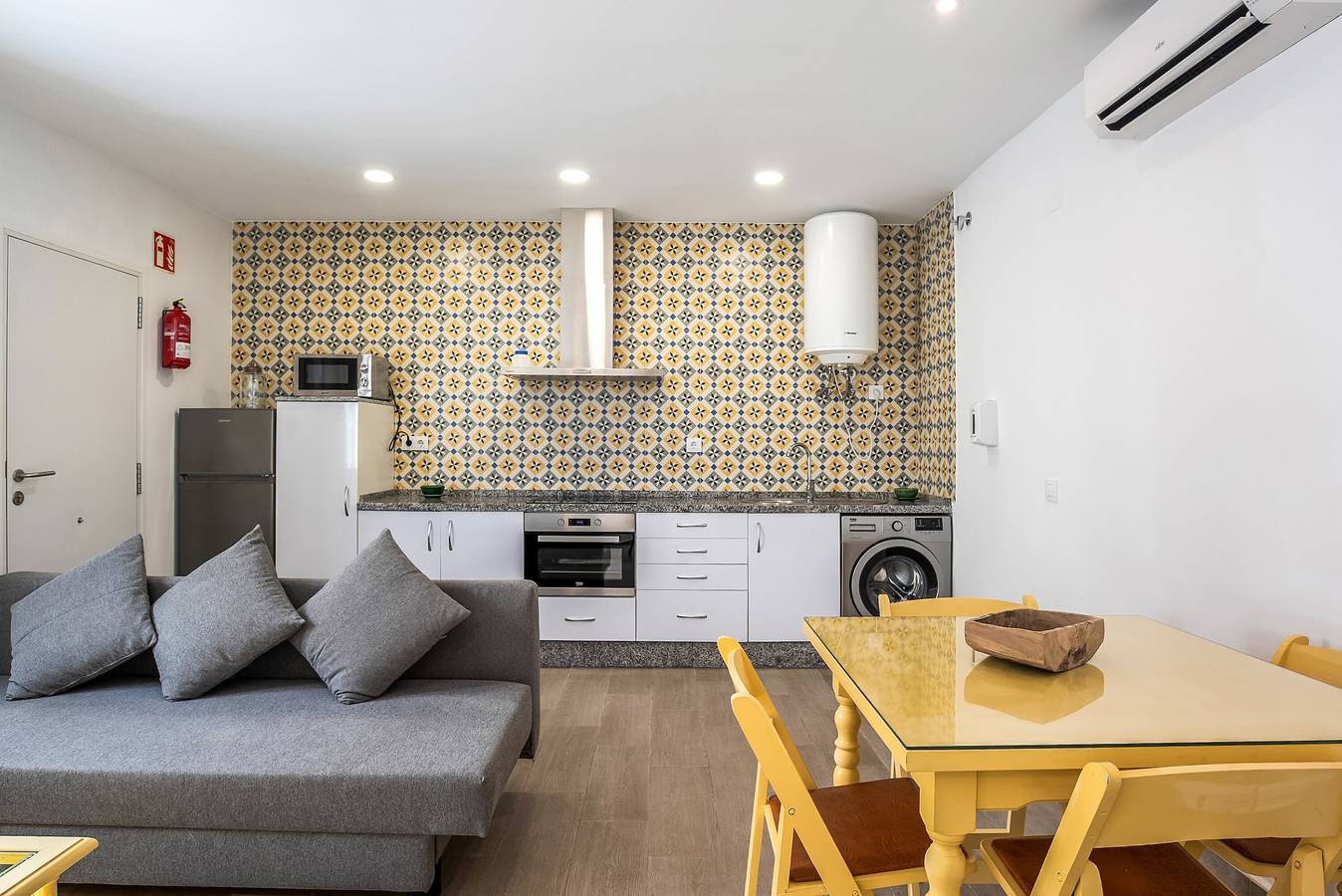 Appartement entier, Appartement "Casa de 10 - 4I" avec vue sur les montagnes, piscine partagée et Wi-Fi. in Vejer de la Frontera, Costa de la Luz