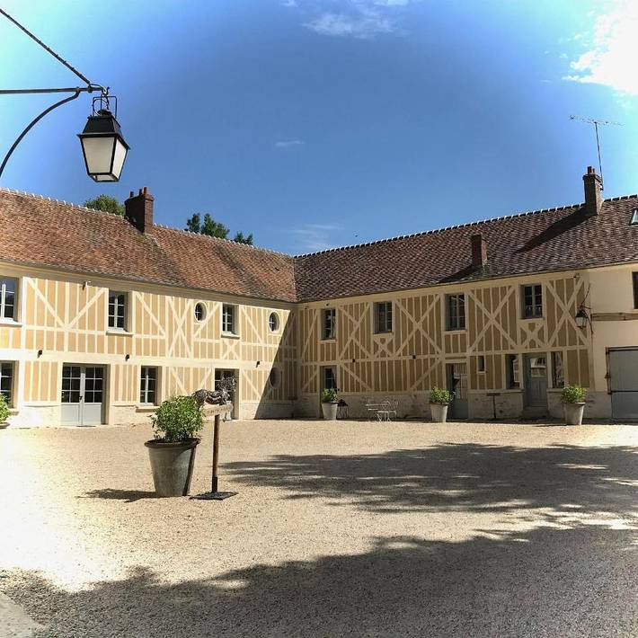 Chambre d’hôte pour 2 personnes, avec piscine ainsi que vue et jardin dans Val-d'Oise