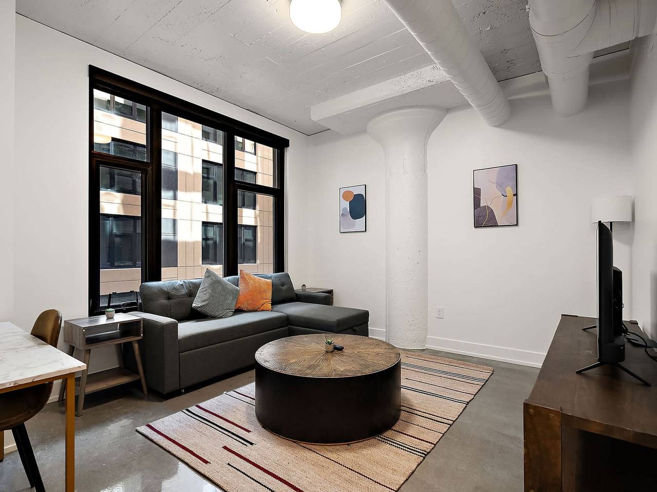 Entire apartment, Cozysuites Nlg w pool  bowling alley  sauna  01 in Minneapolis, Twin Cities