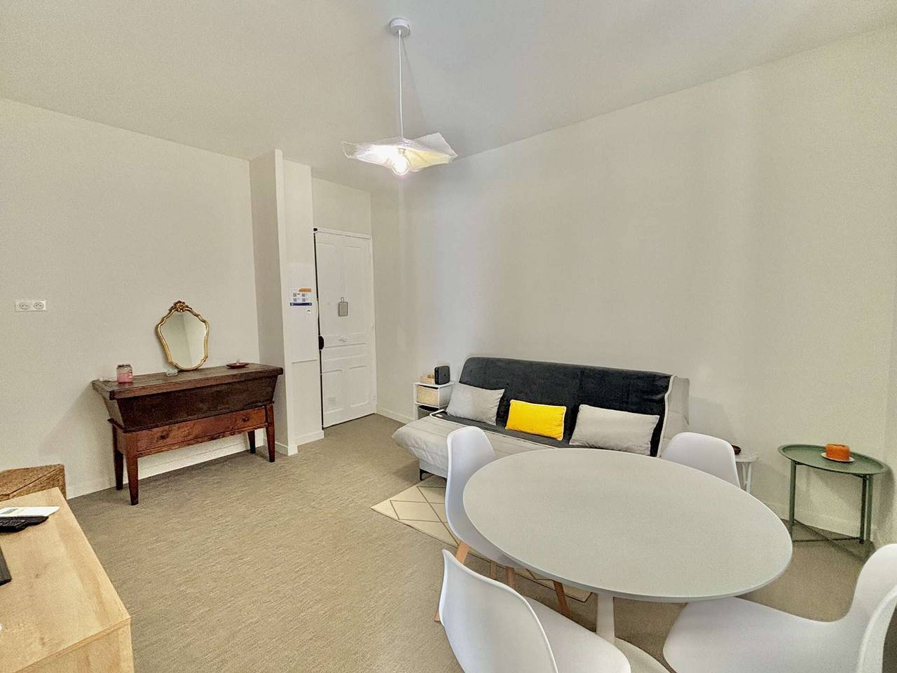 Entire apartment, Central Ajaccio Studio, A/C, Wi-Fi, Walk to Attractions in Ajaccio, Ajaccio region