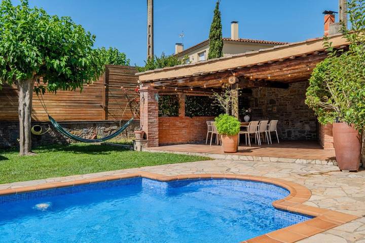 Casa rural para 6 personas, con Balcón y Terraza además de Jardín y Piscina en Montrás - 2
