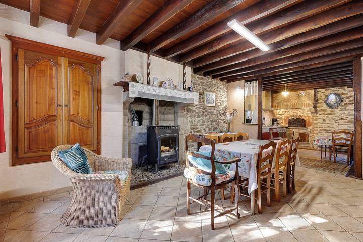 Ferienhaus „La Charmille“ mit privater Terrasse und eigenem Garten in Nouzerolles, Guéret und Umgebung