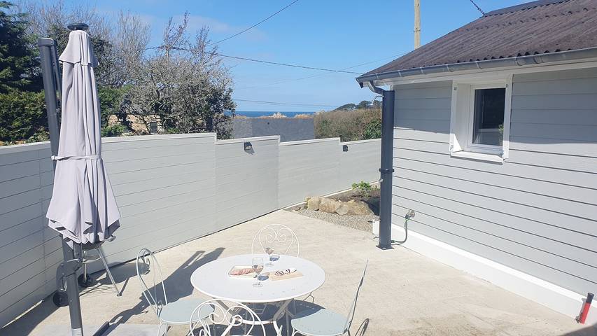 Location de vacances pour 6 personnes, avec terrasse et jardin à Plougrescant - 2