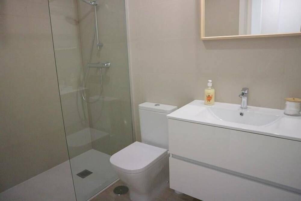 Penthouse with large terrace, Wifi, A/C, garage, swimming pool, gym. Walking distance to beach and centre. in Montgo, Dénia
