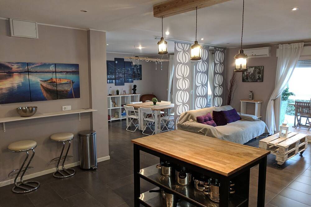 Modern villa apartment suite with private pool and gardens in Játiva, Provincia de Valencia