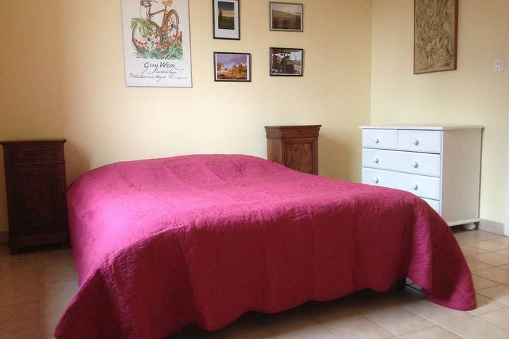 Location de vacances pour 6 personnes, avec terrasse et jardin à Sagelat - 3