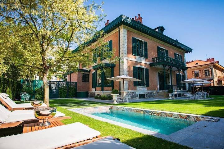 Maison de vacances pour 20 personnes, avec jardin ainsi que balcon et sauna à Vichy